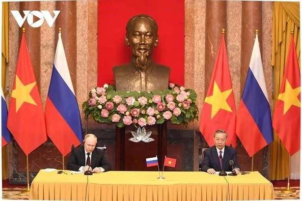 CHỦ TỊCH NƯỚC TÔ LÂM VÀ TỔNG THỐNG PUTIN THỐNG NHẤT HÀNG LOẠT VẤN ĐỀ QUAN TRỌNG