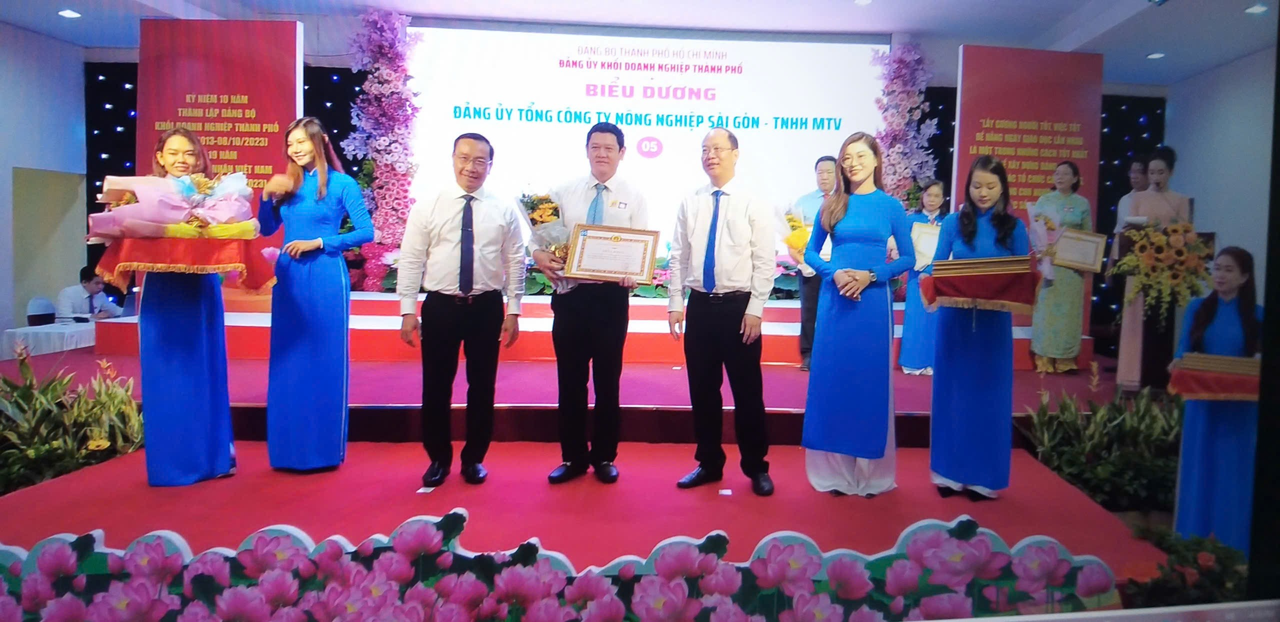 ĐẢNG ỦY KHỐI DOANH NGHIỆP THÀNH PHỐ THỰC TIỄN VÀ KINH NGHIỆM QUA 03 NĂM  THỰC HIỆN KẾT LUẬN SỐ 01-KL/TW