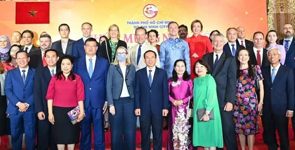 Lãnh đạo TPHCM đánh giá cao đóng góp của bạn bè quốc tế