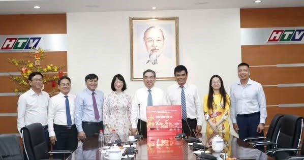 Lãnh đạo TPHCM thăm, chúc tết các đơn vị trực đêm Giao thừa